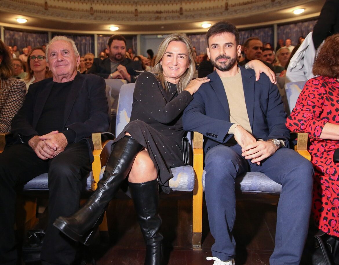 Milagros Tolón reconoce a Víctor Manuel “por su himno al amor y a la inclusión” durante la proyección de “Sólo pienso en ti” y al Festival CiBRA “por dar visibilidad a los más vulnerables” - SURCO CLM, Diario digital