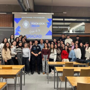 Hoy los Oficiales Jaime Moraga e Ignacio Coy, han visitado a los alumnos de cuar...