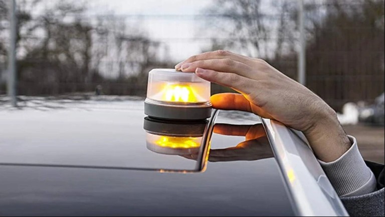 En 2026 será obligatorio llevar el dispositivo V16 en tu vehículo.
Habrá que lle...