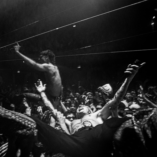 Beto`s horns        
        
                                                                                                Fred again.., Ca7riel & Paco Amoroso                    
        
            
                
                    
                                                                                    WARNER MUSIC GROUP