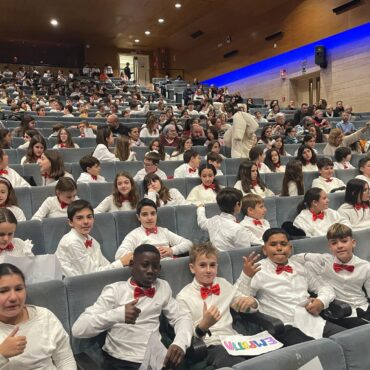 El Auditorio Municipal ha acogido el XII Encuentro de Corales ‘Cantándole a la ...