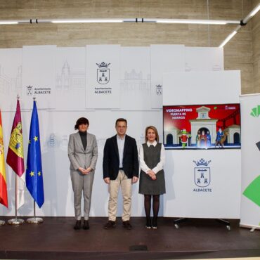 Espectáculo visual “¡Feliz (y Loca) Navidad!” en la Puerta de Hierros.

El alca...