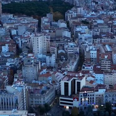 ¿Viviste en directo el acto de encendido de las luces de Navidad en #Albacete?
...