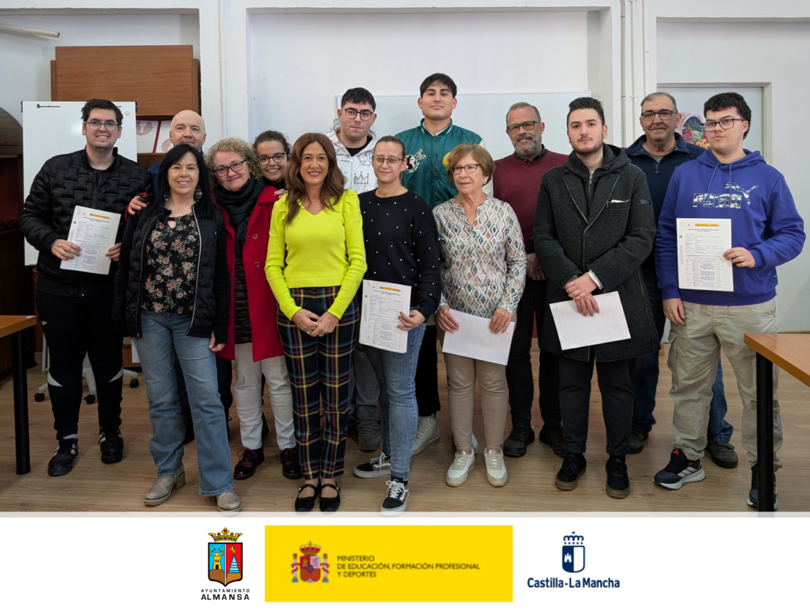 El Ayuntamiento de Almansa entrega los diplomas del Certificado de Profesionalidad en Cocina (Nivel 2), una acción formativa que alcanza un 40% de inserción laboral