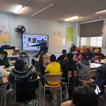 Esta semana visitamos el colegio público La Paz,  con el “Proyecto educativo Cen...